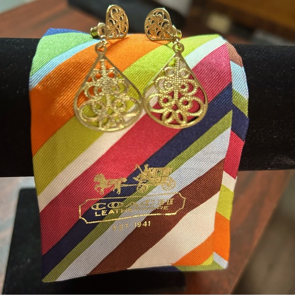 SPECTACULAR in Every Way..Teardrop Earrings - Picture 2 of 2